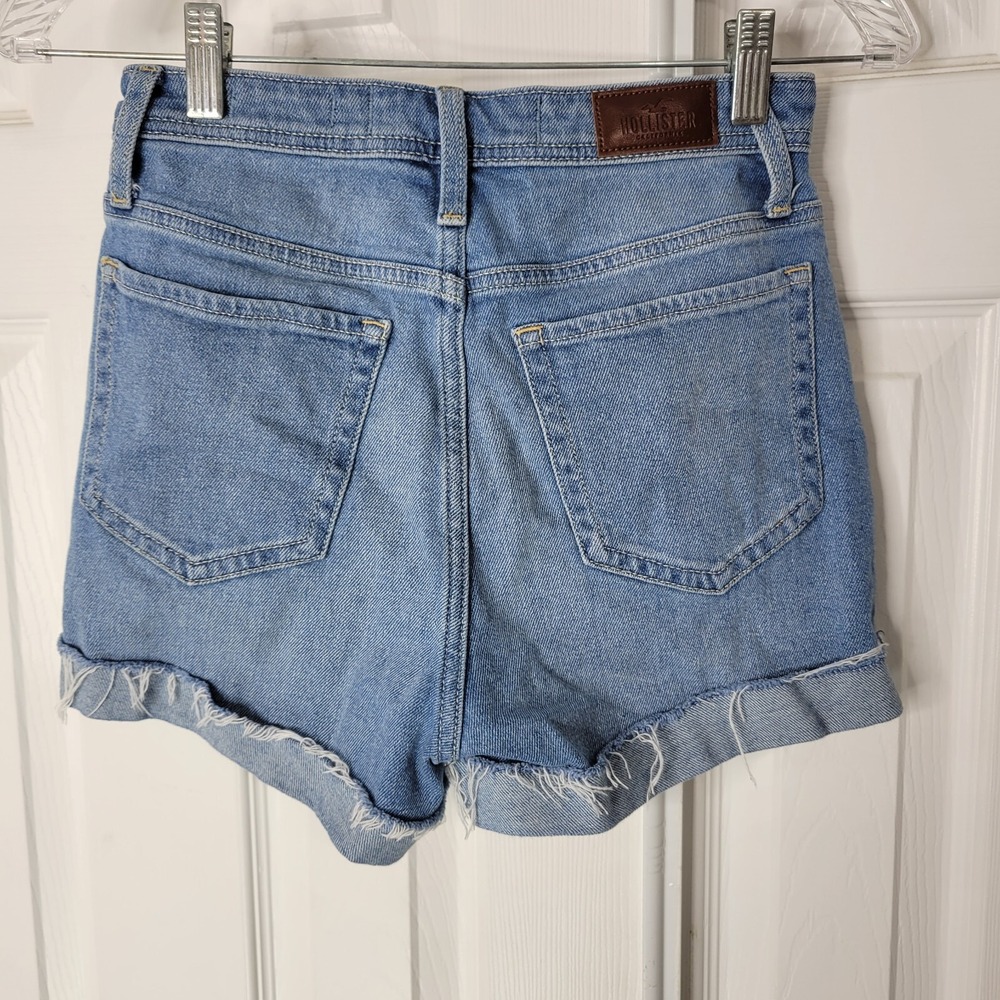 3 / $30 Hollister Ultra High Rise Mom Jean Short 3 / 26 Blue Denim Button Fly‎ - Picture 5 of 11